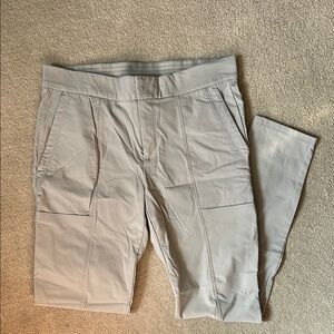 Athleta Wander Stash Skinny Pant, size 6, light gray